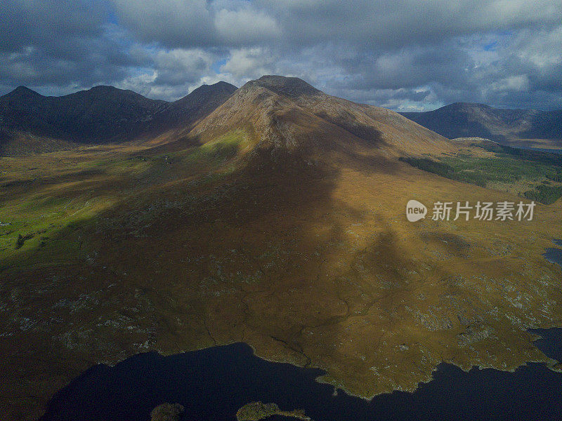 令人惊叹的风景康内马拉国家公园，野生大西洋方式，康内马拉，Co. Galway，爱尔兰。